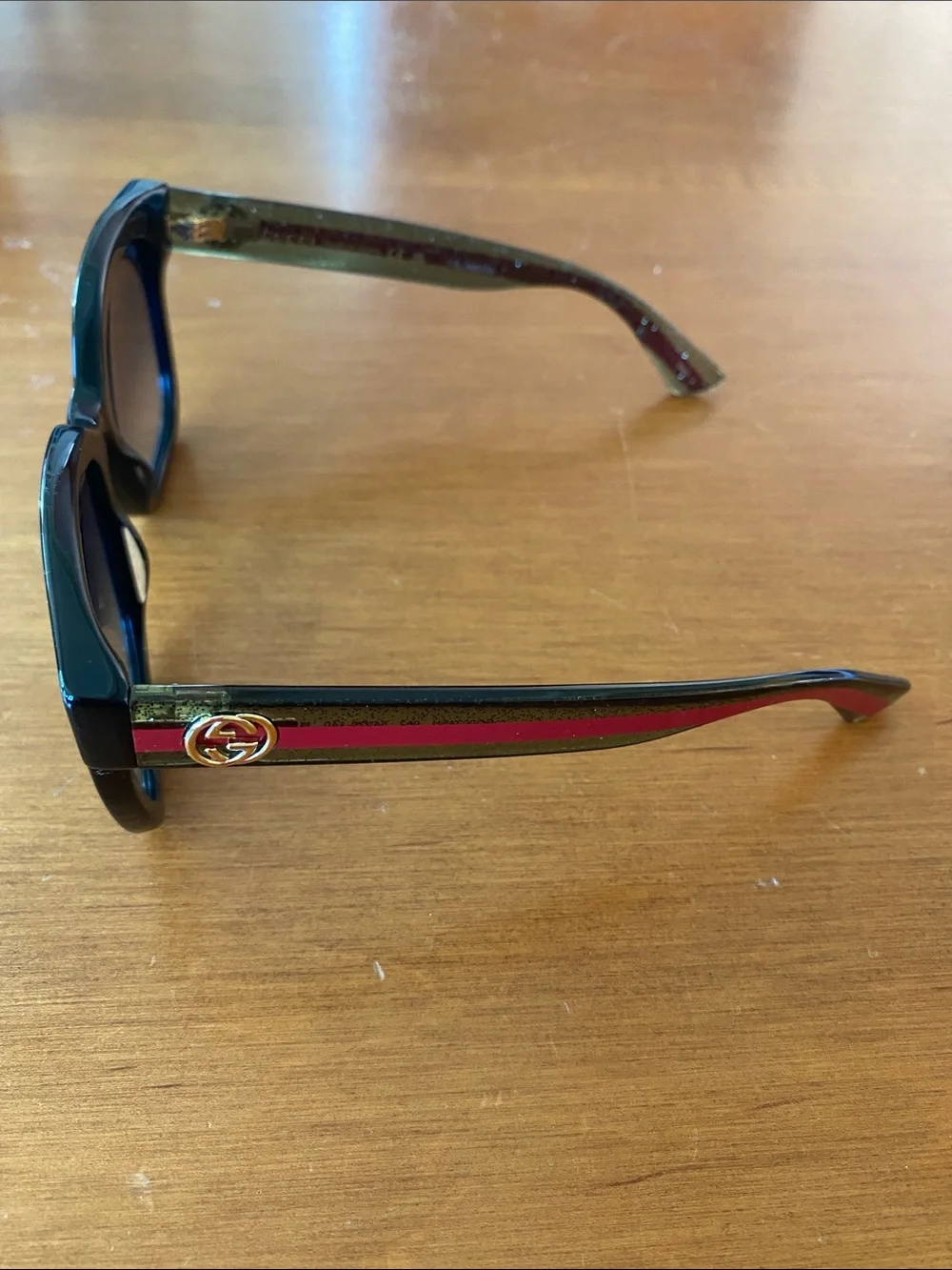 Gucci sunglasses. Stunning. GG0034SN…. 002.    54 20 140. Great condition!!!